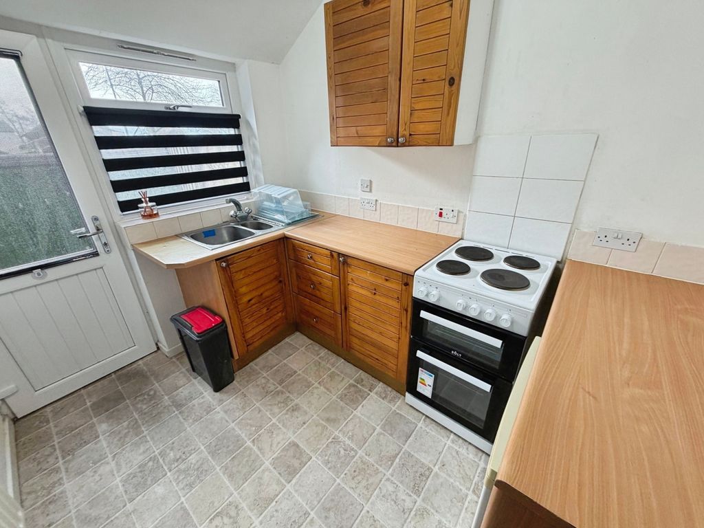 Property photo 2 of 7 Kitchen