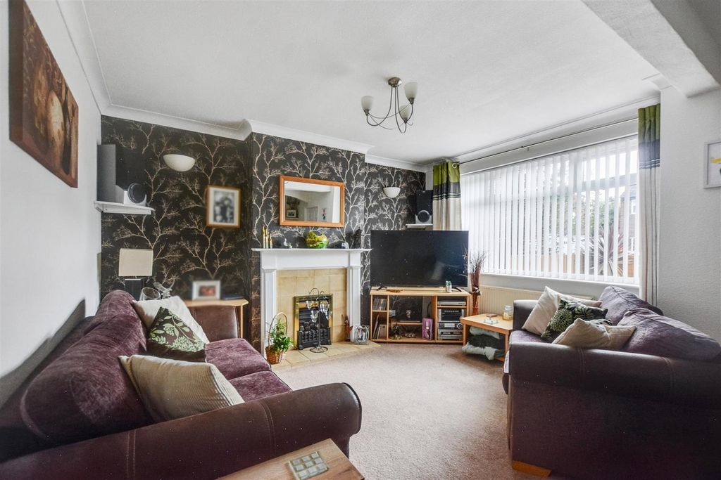 Property photo 2 of 26 Lounge