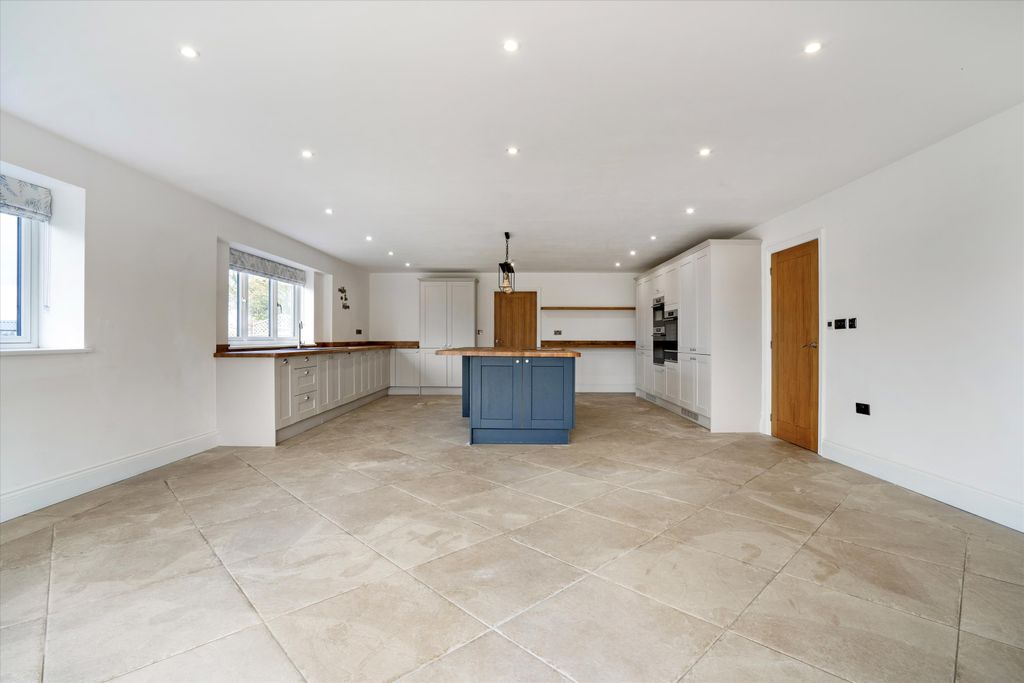 Property photo 3 of 24 Image