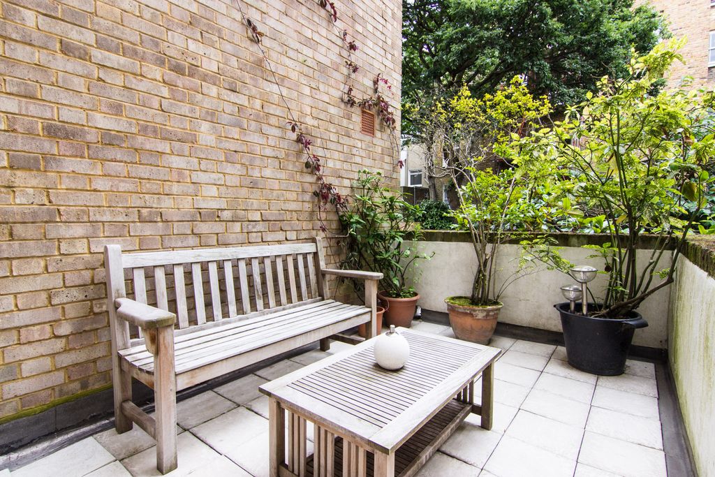 Property photo 3 of 14 Garden