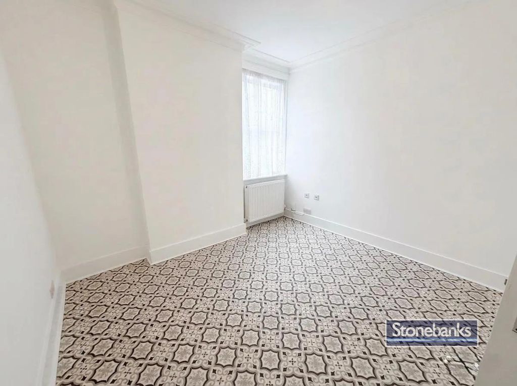 Additional image 12 of 9 bed detached house for saleSalisbury Road, Farnborough GU14
