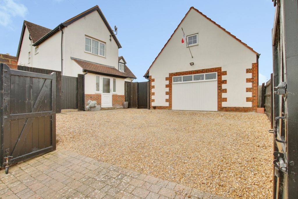 Property photo 2 of 29