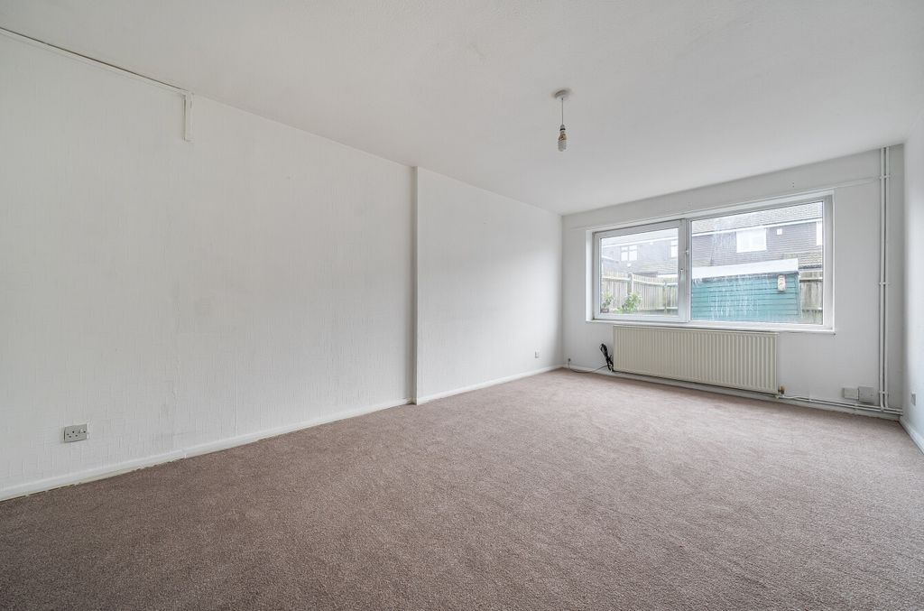 Property photo 3 of 14 Lounge3