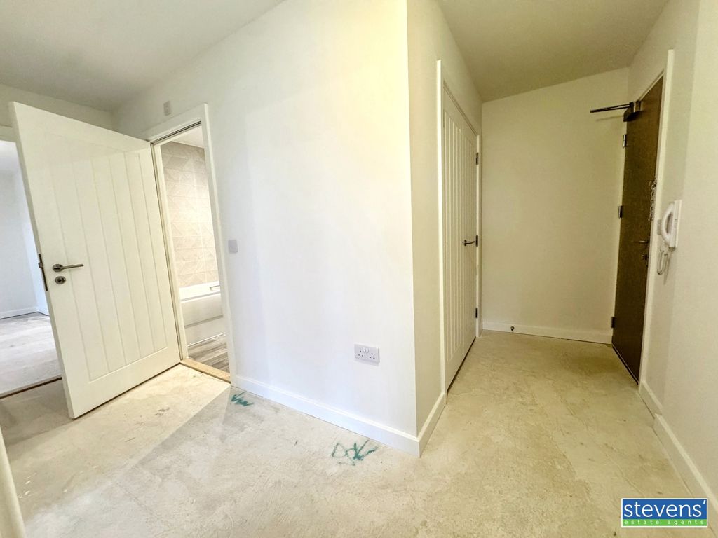 Property photo 2 of 11 Image00024