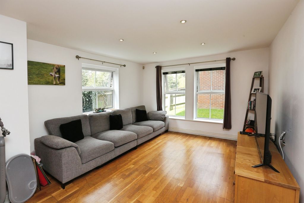 Property photo 2 of 20