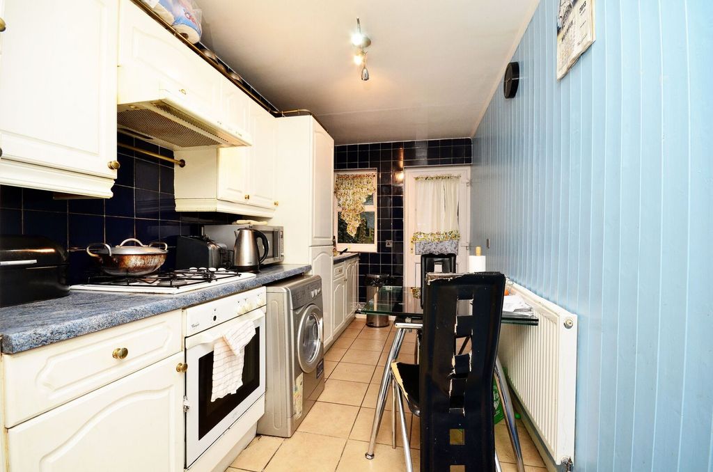 Property photo 3 of 8