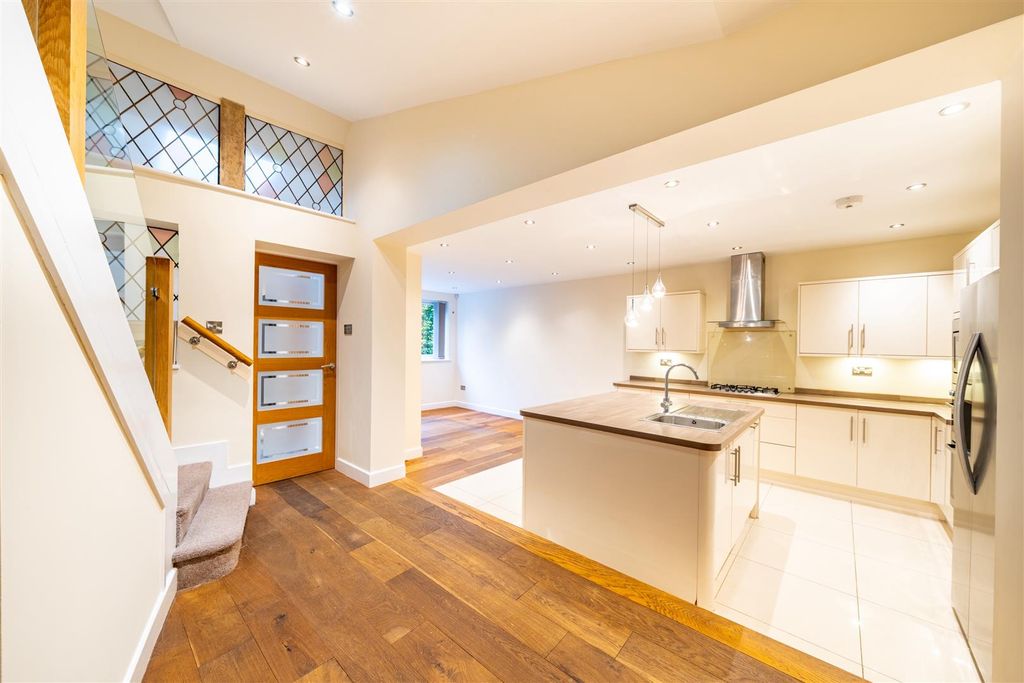 Property photo 3 of 23