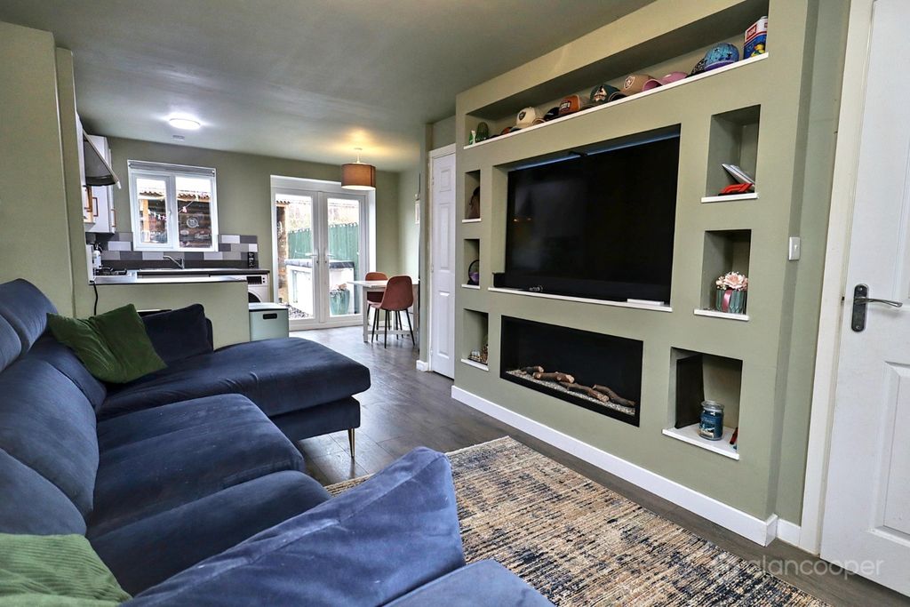 Property photo 3 of 20 4837635