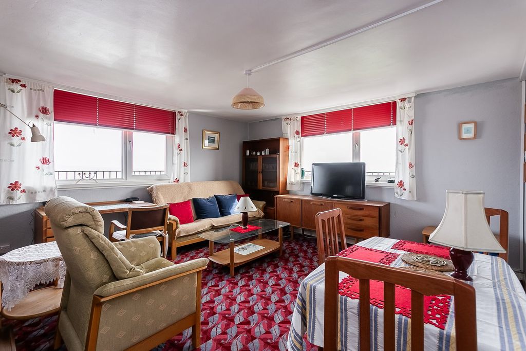 Property photo 2 of 20