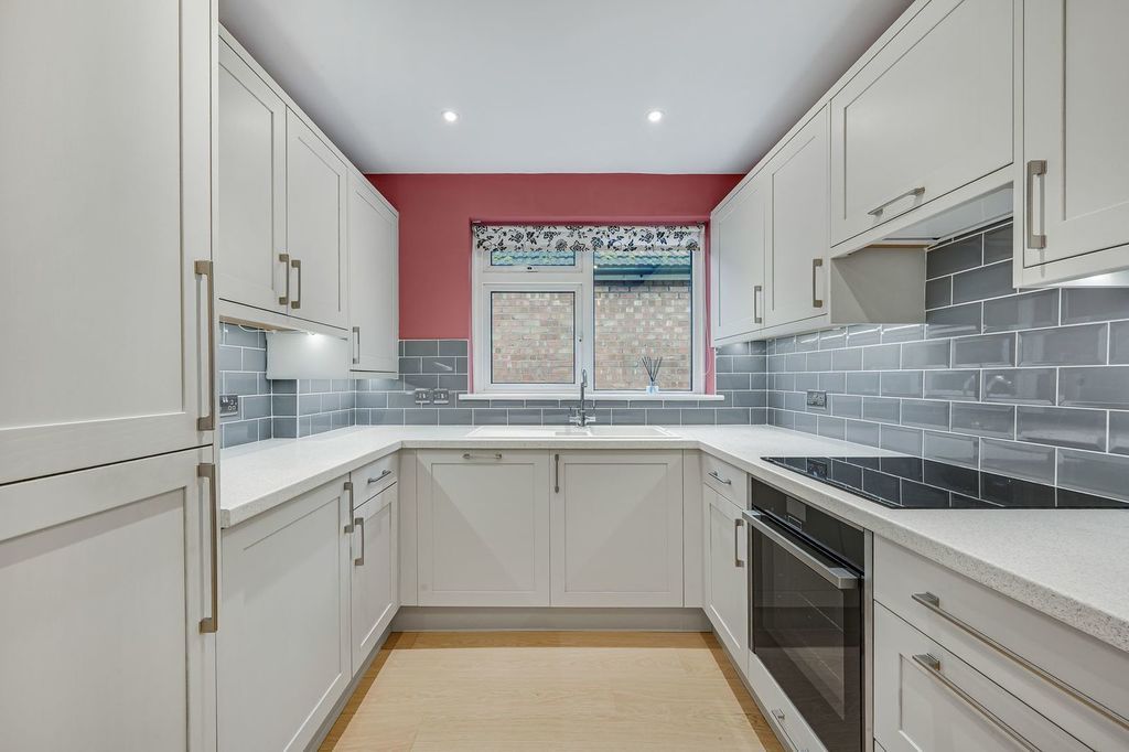 Property photo 3 of 28