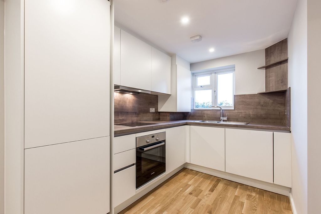 Property photo 2 of 10 Kitchen