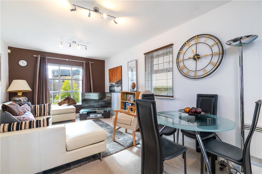 Property photo 1 of 8 Sitting Room