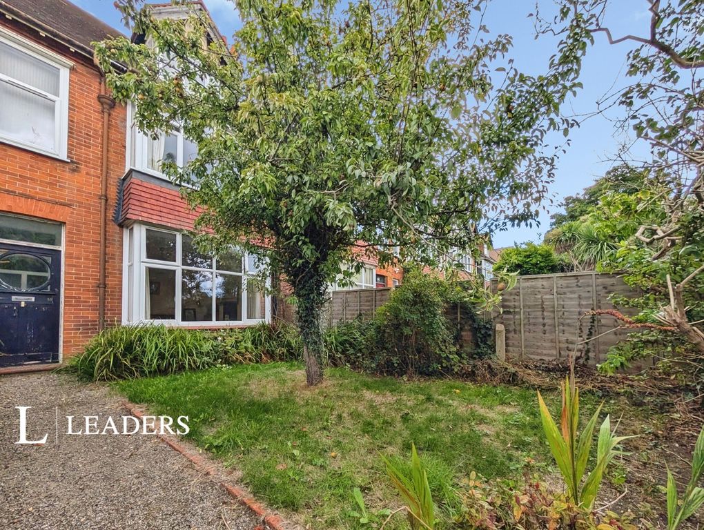 Property photo 1 of 19 Front Garden
