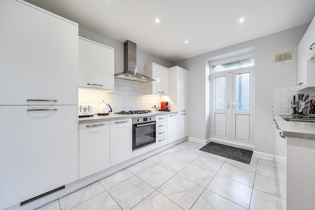 Property photo 2 of 13 1487768-14-6A4E29...