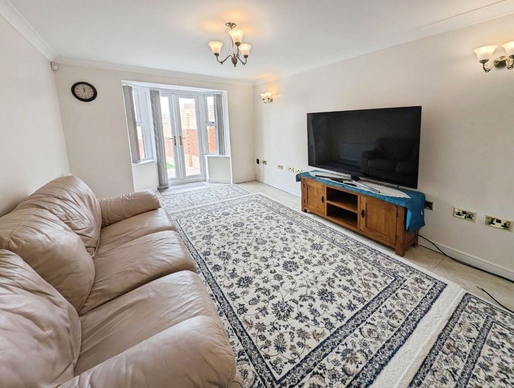 Property photo 3 of 17 Sitting Room