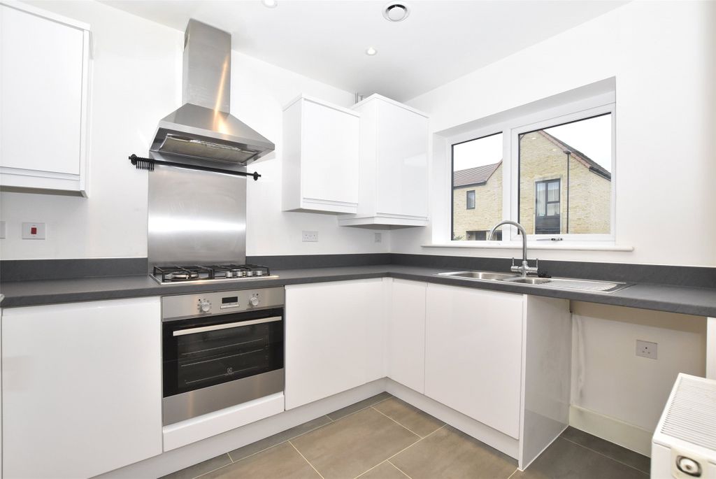 Property photo 3 of 17 Kitchen