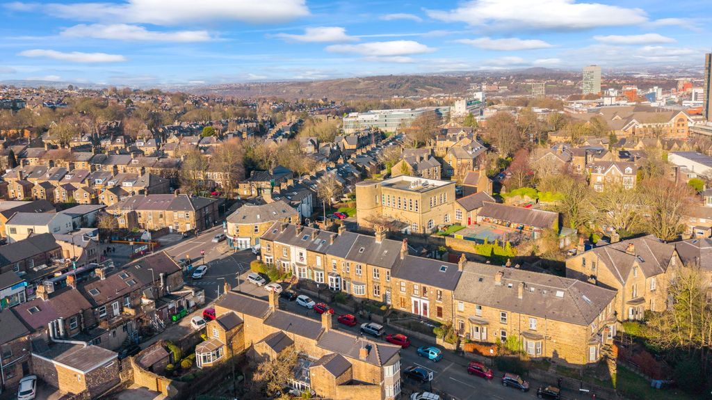 Property photo 2 of 27