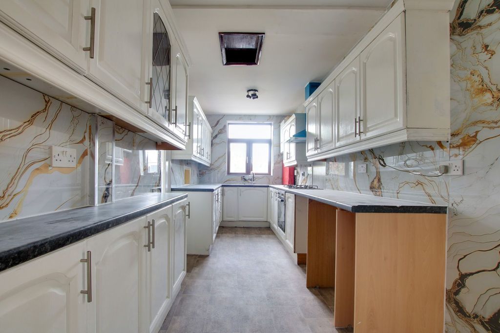 Property photo 1 of 25
