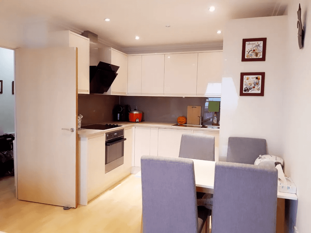 Property photo 2 of 8 Gallery