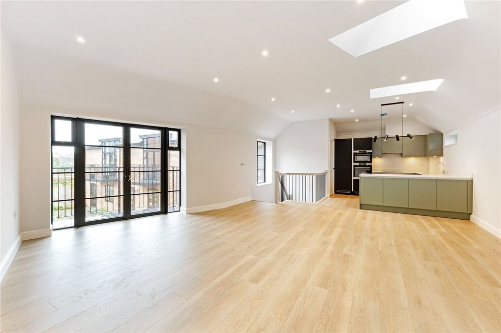 Property photo 1 of 7 P5 Kitchen / Lounge