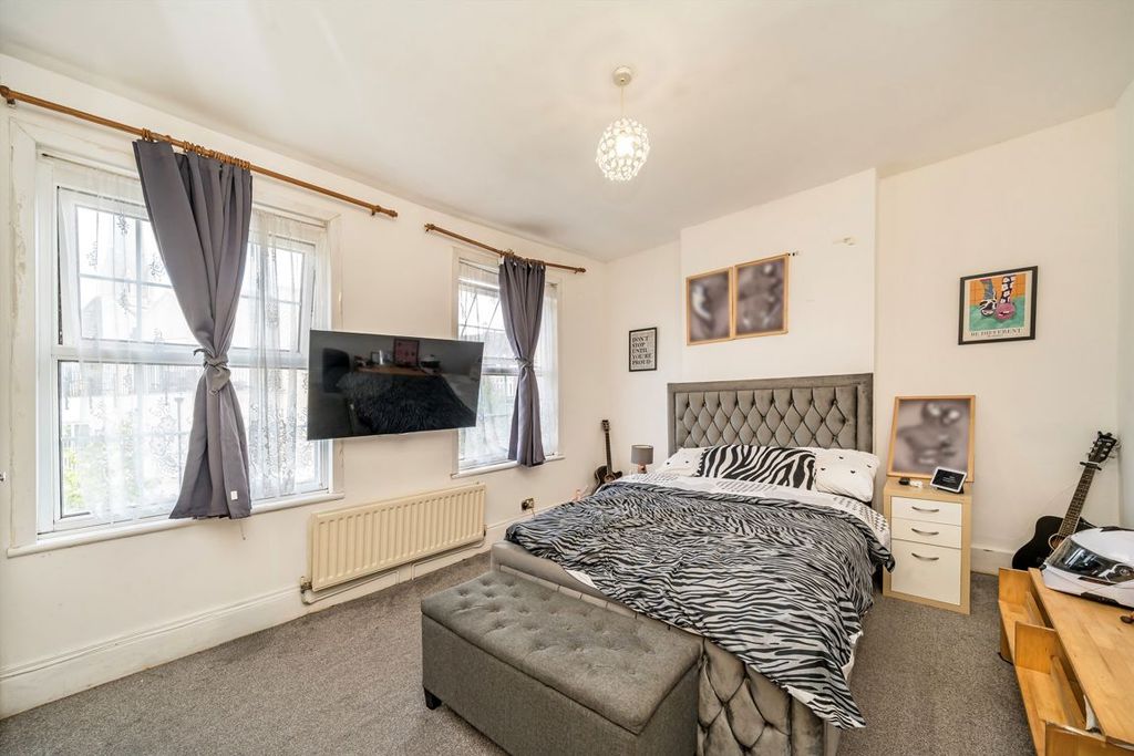 Property photo 3 of 4