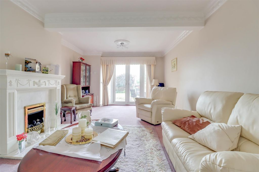 Property photo 3 of 18 69 Guernsey Gardens Inside-2.Jpg