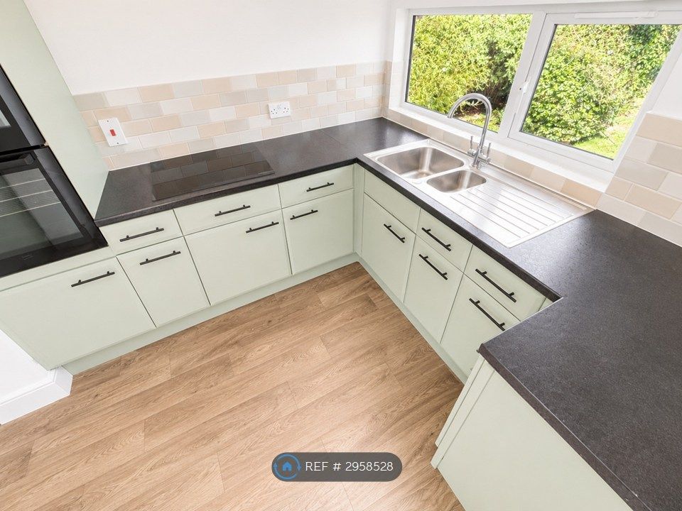 Property photo 2 of 12 Kitchen 2
