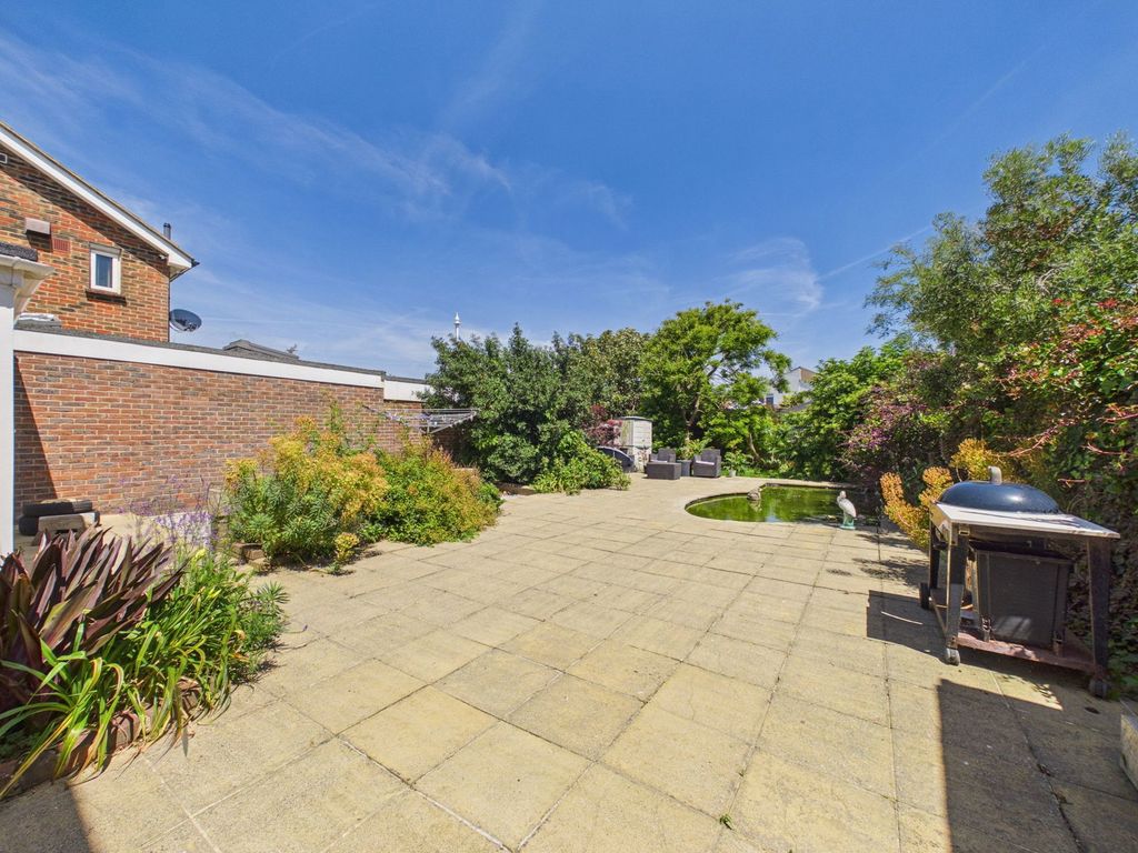 Property photo 3 of 27