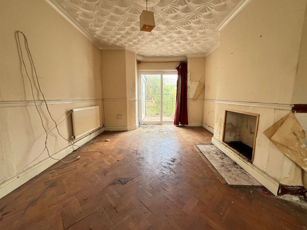 Property photo 3 of 21 Hallway