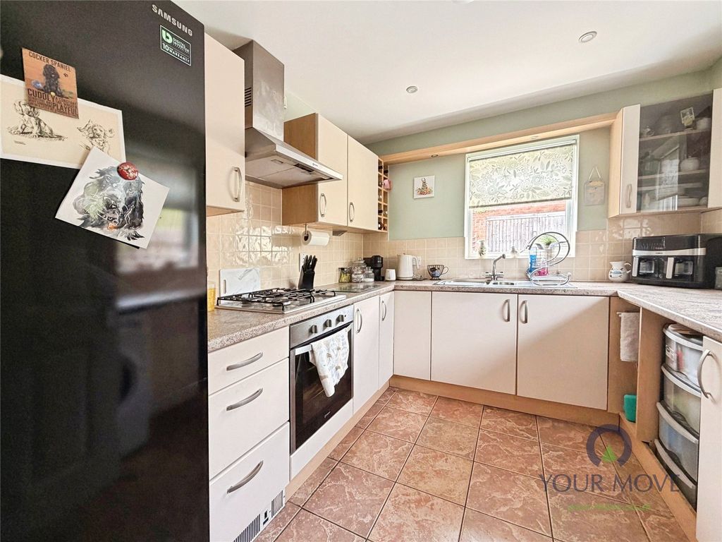 Property photo 3 of 21 Kitchen