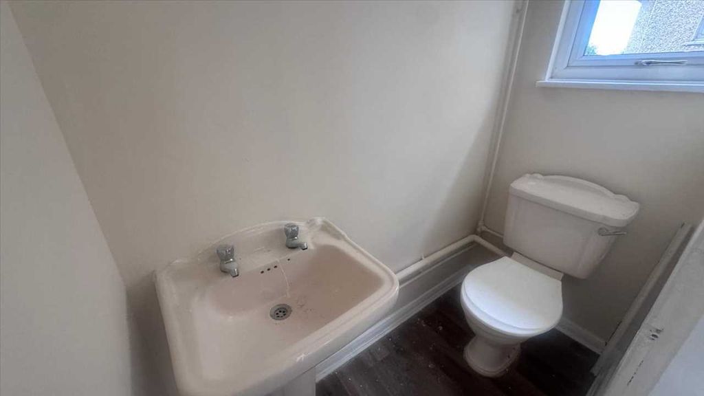Property photo 3 of 12 Wc