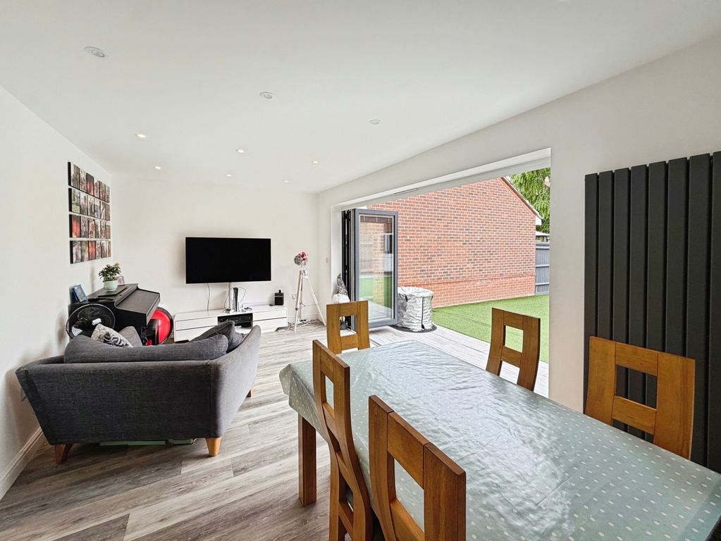 Property photo 3 of 19 Pbox-Img.Jpg