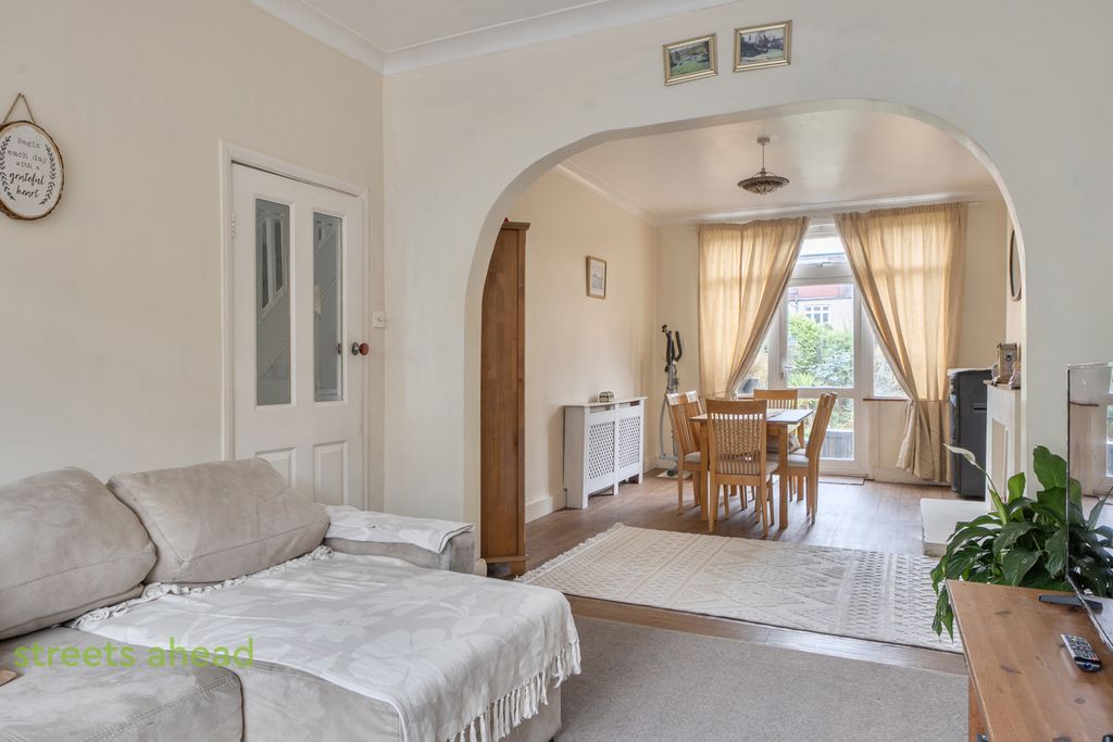 Property photo 3 of 20 9B7E43Ae-47Ad-439...
