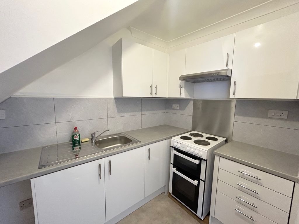 Property photo 3 of 7 Kitchen