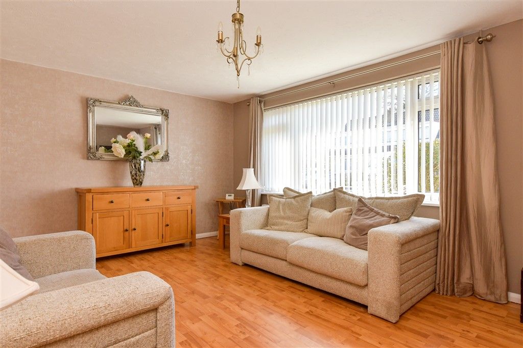 Property photo 3 of 9 Lounge