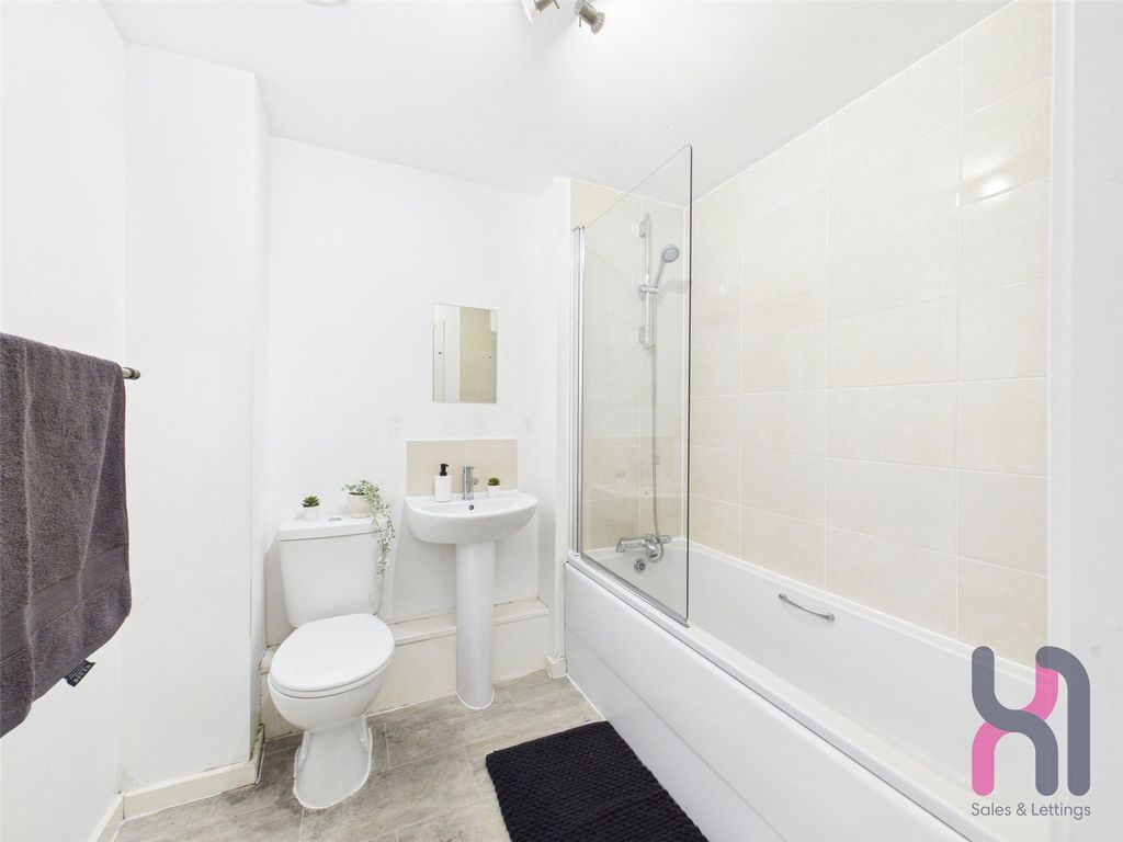 Property photo 3 of 7 Picture No. 27