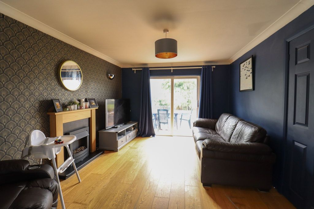 Property photo 2 of 11