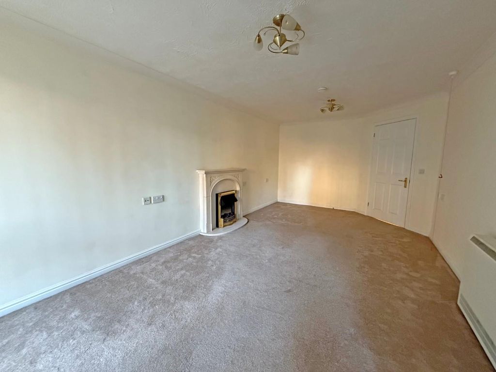 Property photo 2 of 17 Lounge.Jpg
