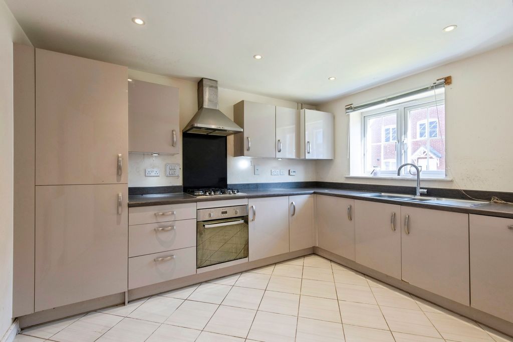 Property photo 2 of 18 Kitchen