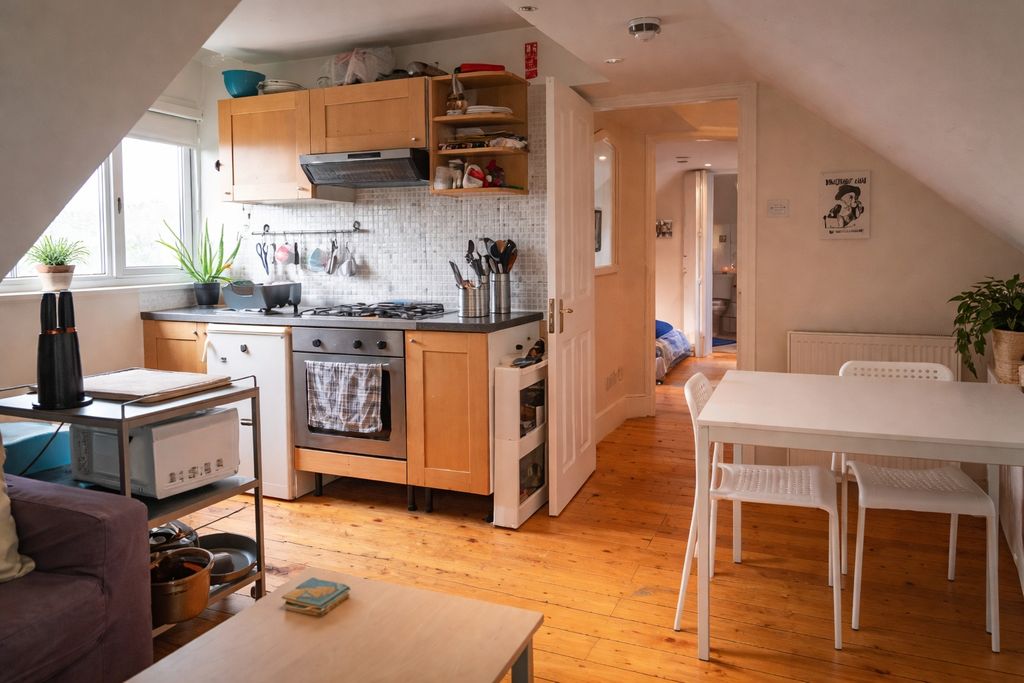 Property photo 3 of 7 Photo 9