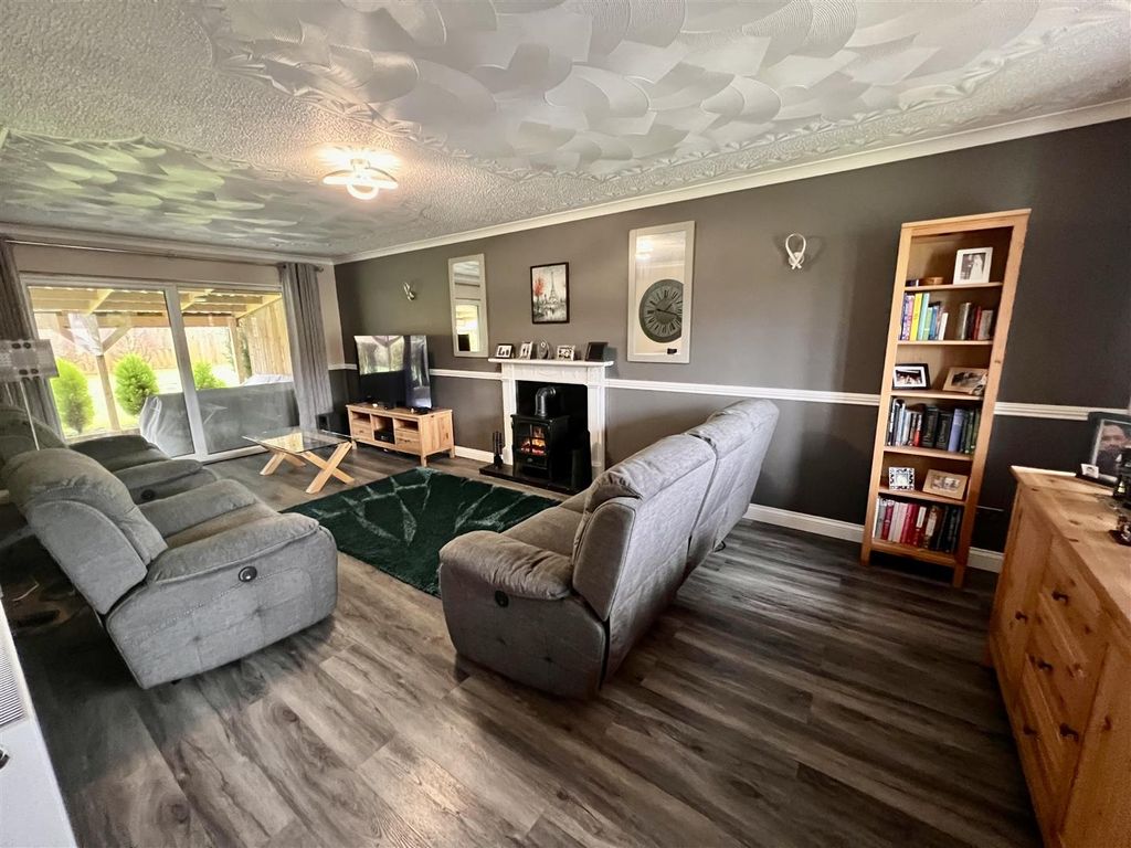 Property photo 2 of 21 Lounge