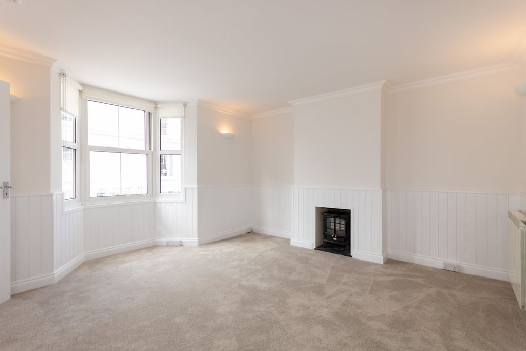 Property photo 2 of 16 Picture No. 19
