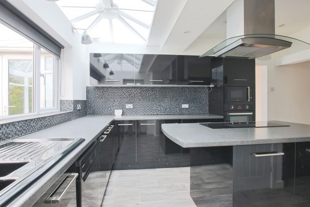 Property photo 2 of 19 4443936