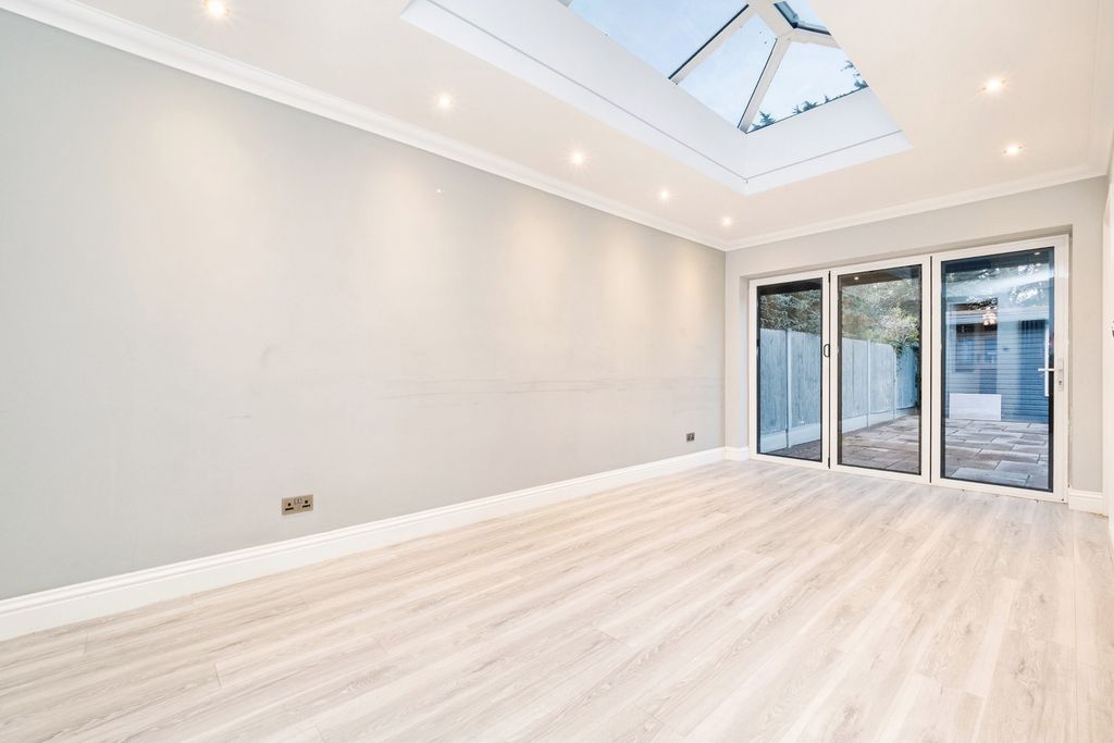 Property photo 3 of 31 Pbox-Img.Jpg