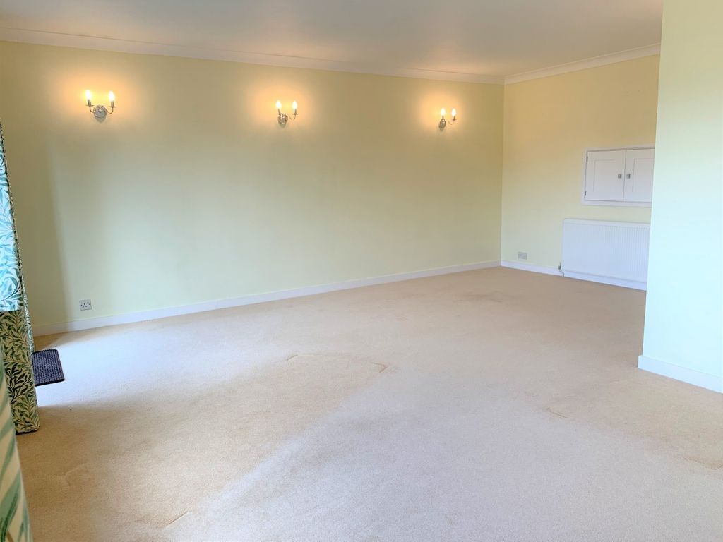 Property photo 3 of 11 Living Room