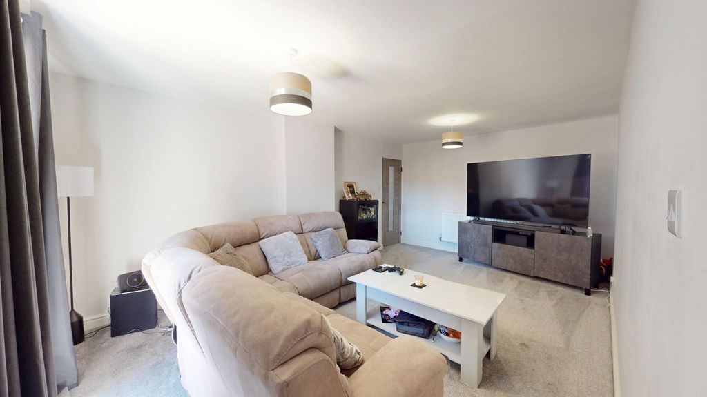 Property photo 3 of 28 4214265
