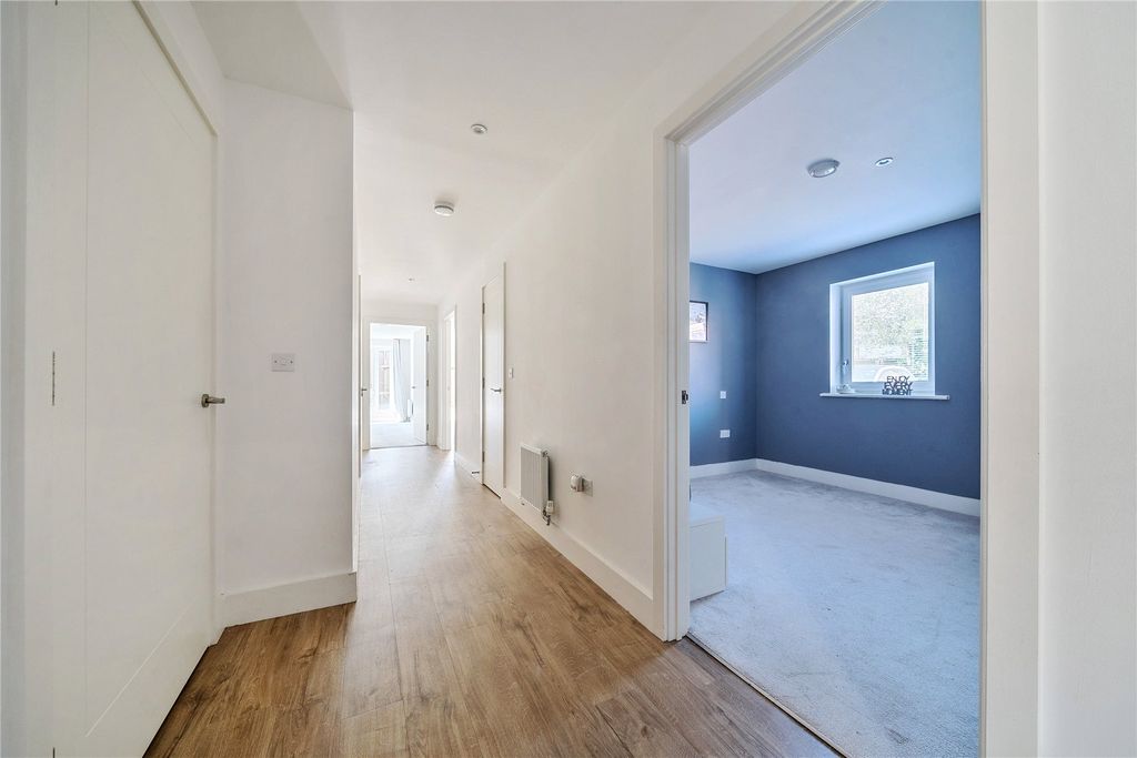 Property photo 2 of 18 Picture No. 01