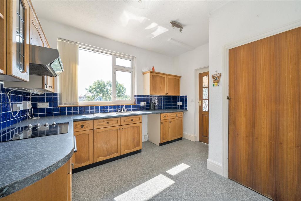 Property photo 3 of 17 Kitchen