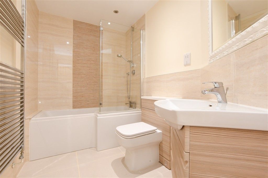 Property photo 1 of 20 Luxury Bathroom