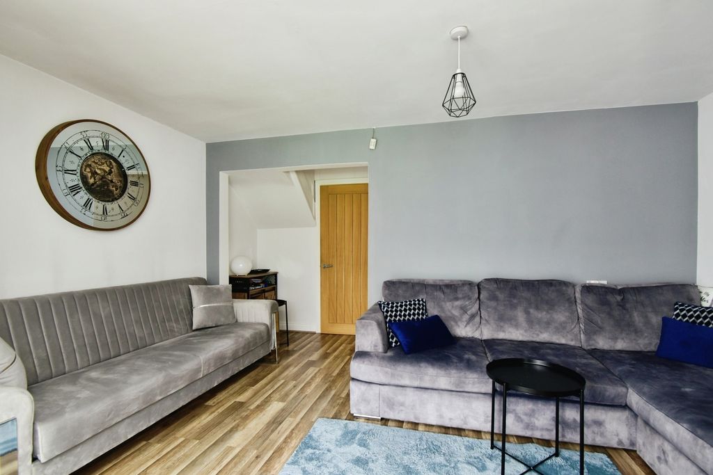 Property photo 2 of 20 Pbox-Img.Jpg